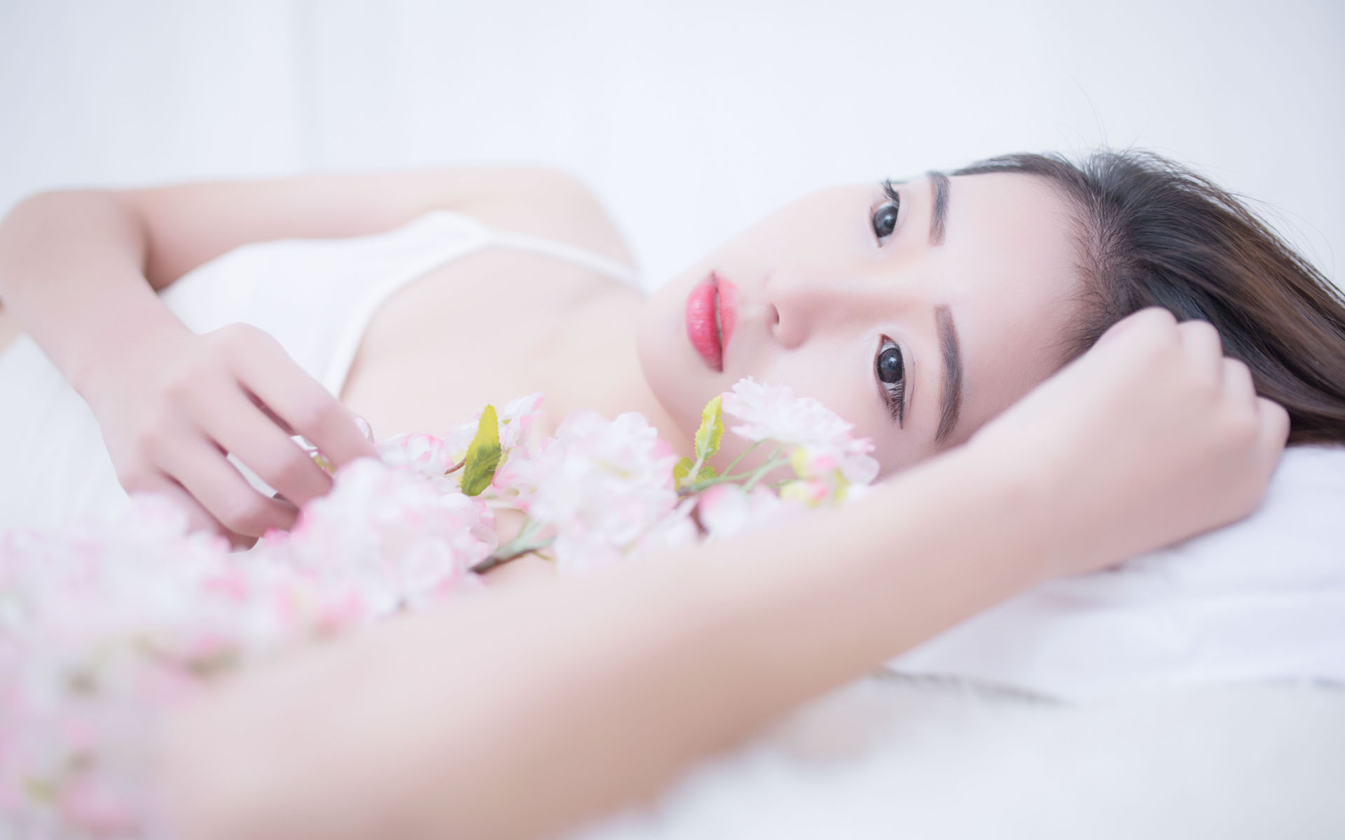 李强主持召开国务院常务会议